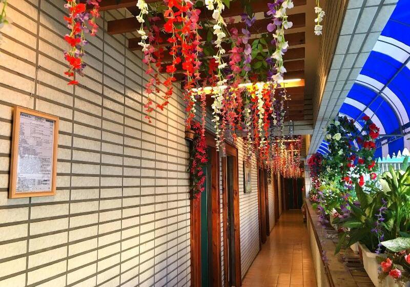 پانسیون Fengchia Europe 3