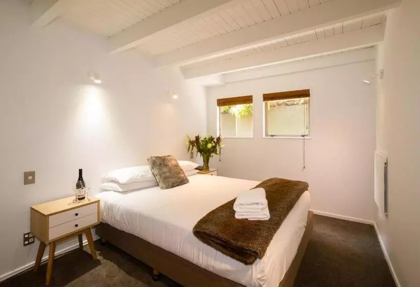 Cranbury Court Apartments