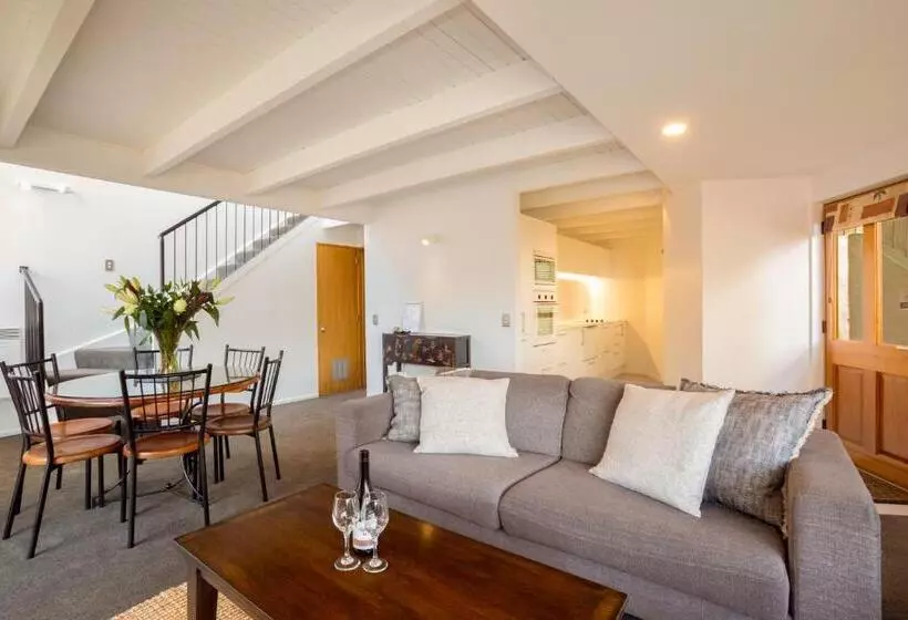 Cranbury Court Apartments