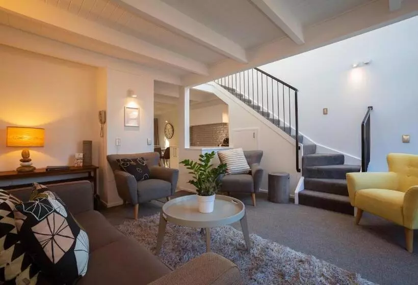 Cranbury Court Apartments