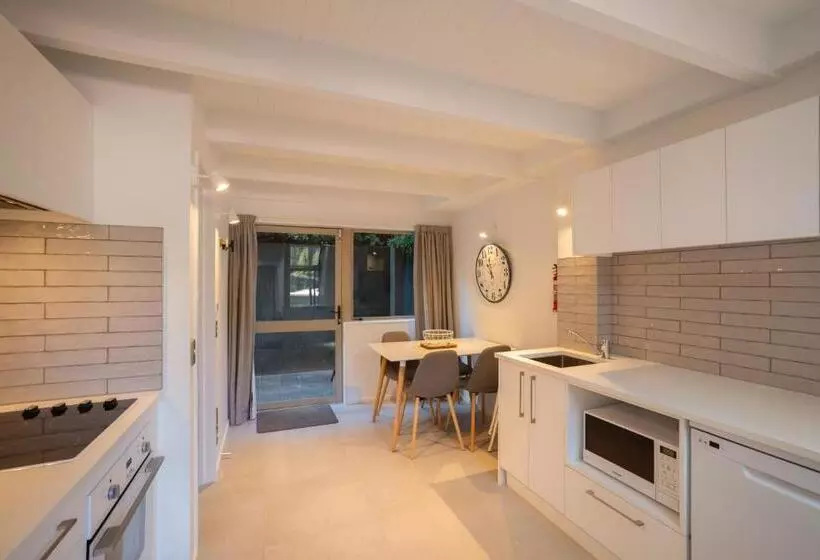 Cranbury Court Apartments