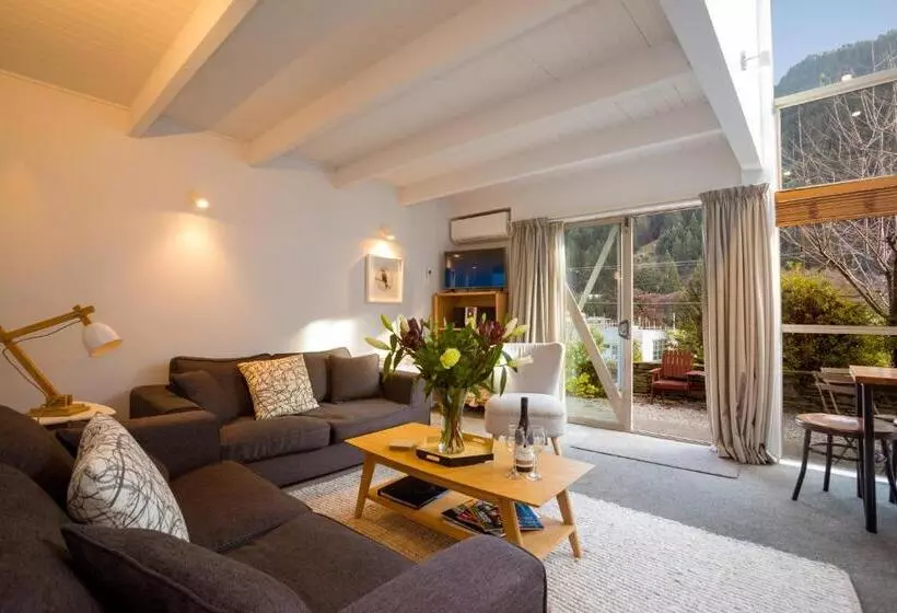 Cranbury Court Apartments