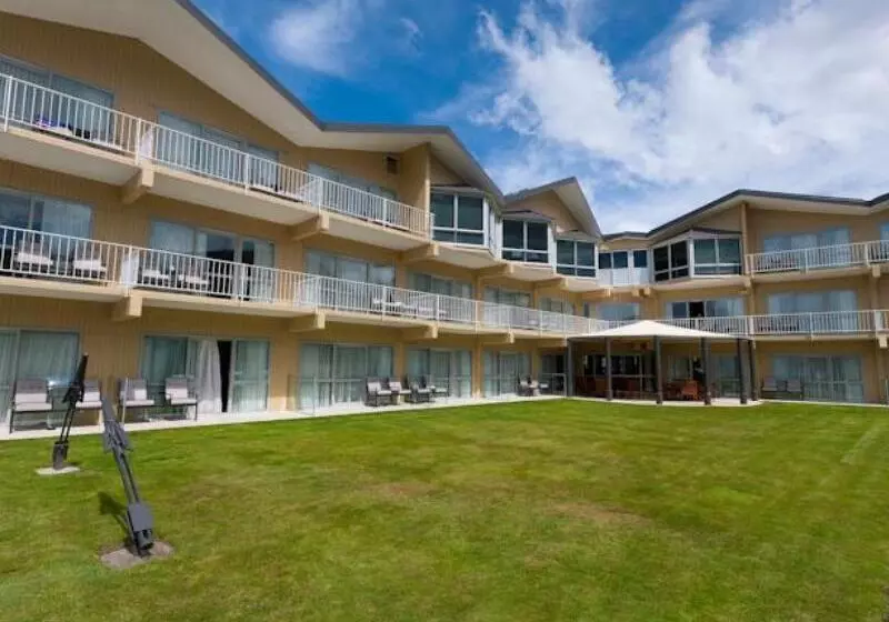 فندق Beachcomber Inn Picton