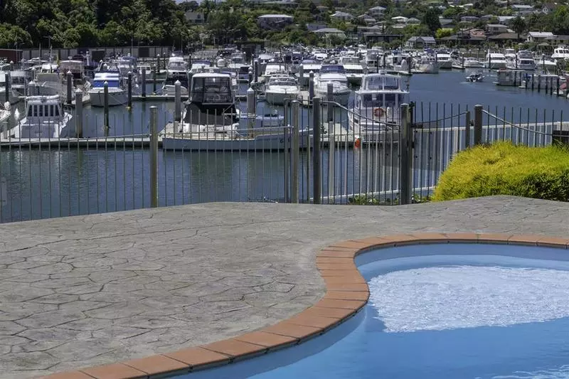 فندق Beachcomber Inn Picton