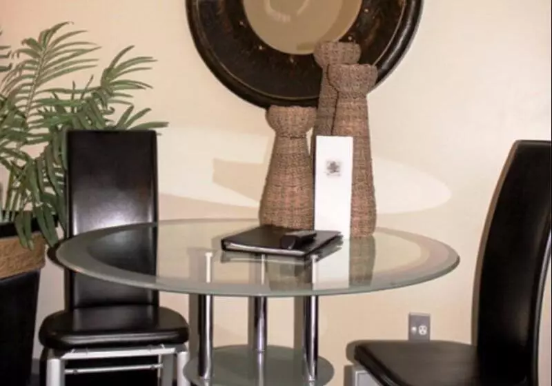 فندق Beachcomber Inn Picton