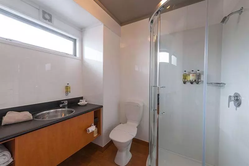 فندق Beachcomber Inn Picton