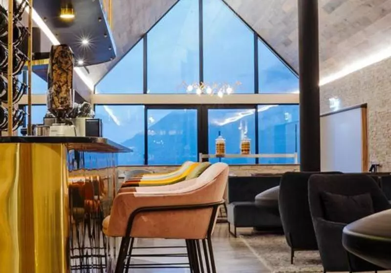 Отель Kamana Lakehouse