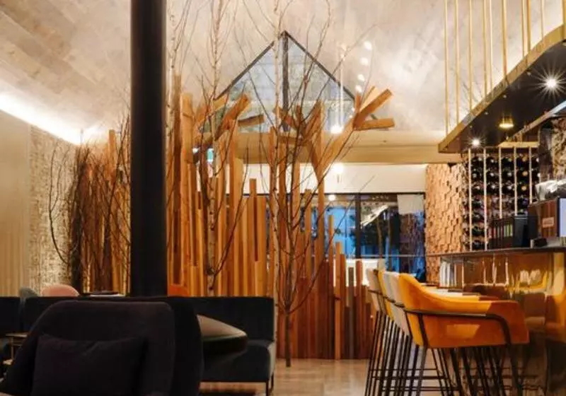 Отель Kamana Lakehouse