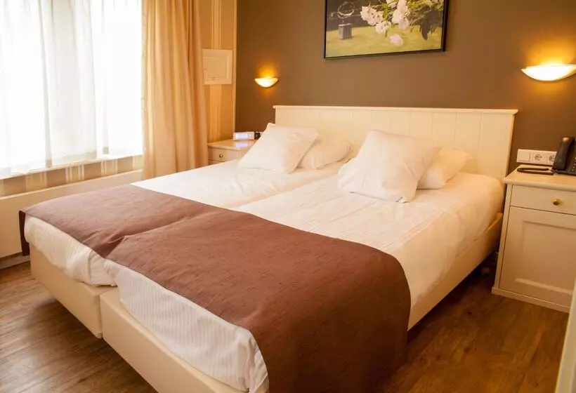 Отель Kasteel De Vanenburg