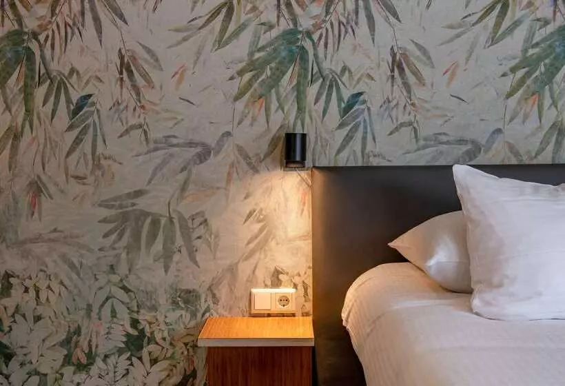 Отель Kasteel De Vanenburg