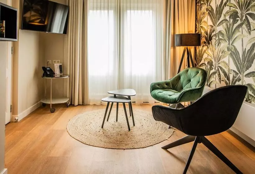 Отель Kasteel De Vanenburg