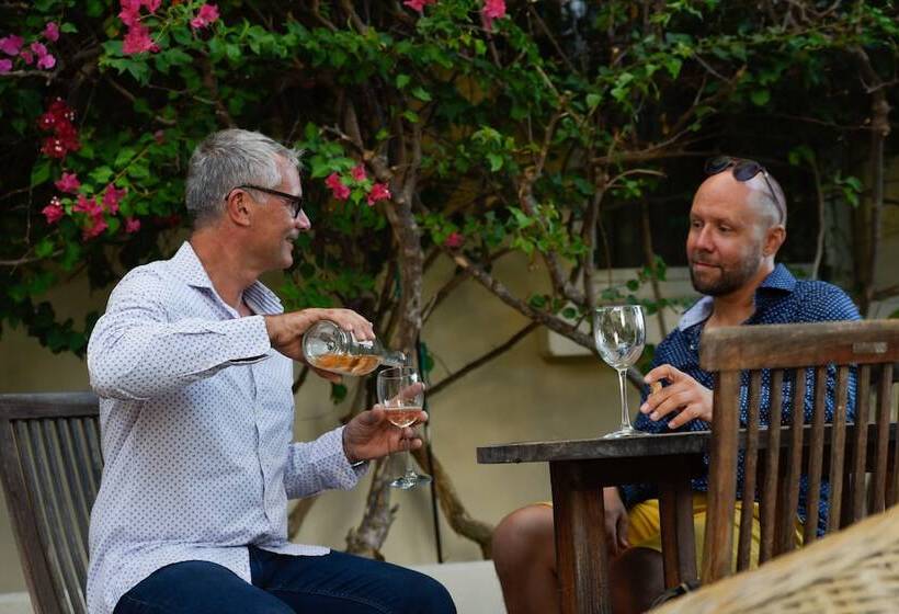 هتل Princess Heights Luxury Condo