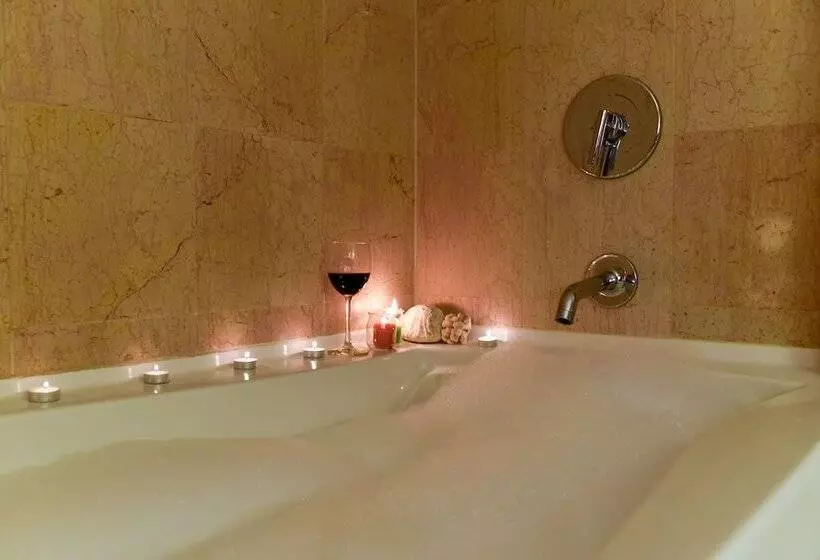 هتل Princess Heights Luxury Condo