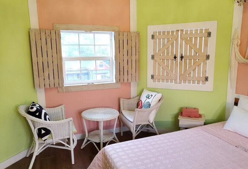 Olive Vanilla Pension