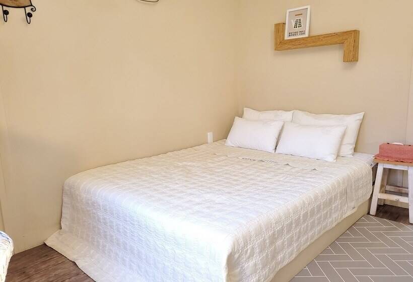 Olive Vanilla Pension