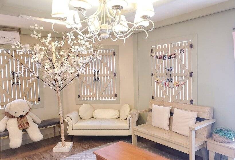 Olive Vanilla Pension