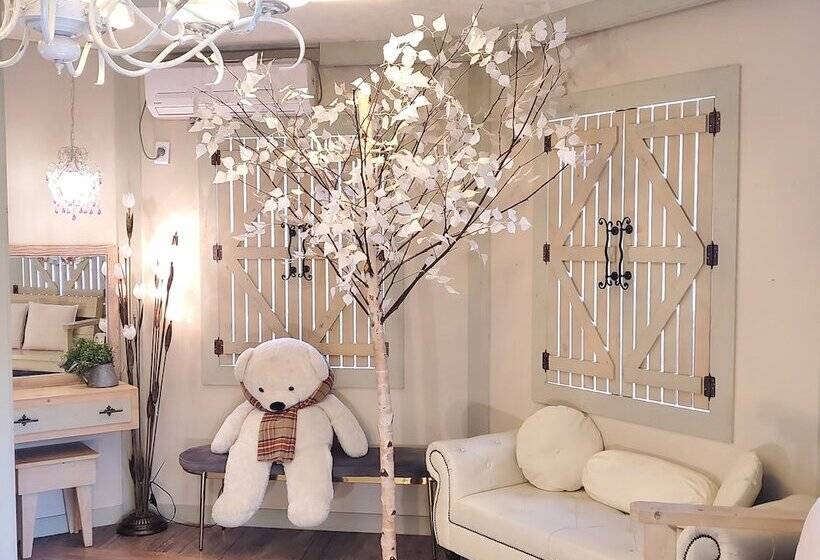 Olive Vanilla Pension