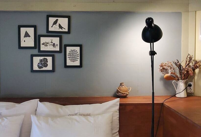 Olive Vanilla Pension