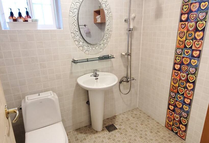 Olive Vanilla Pension