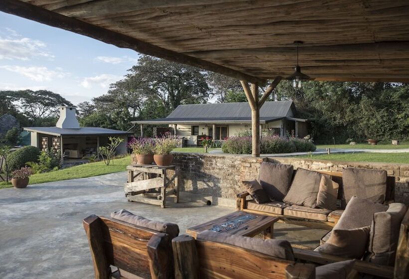 Отель Arusha Villa