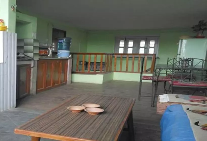 هتل Himal Home