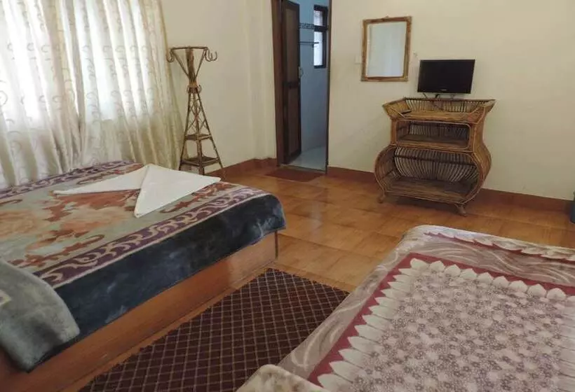 هتل Himal Home