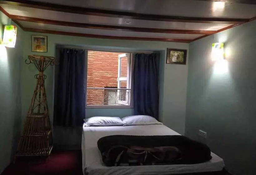 هتل Himal Home