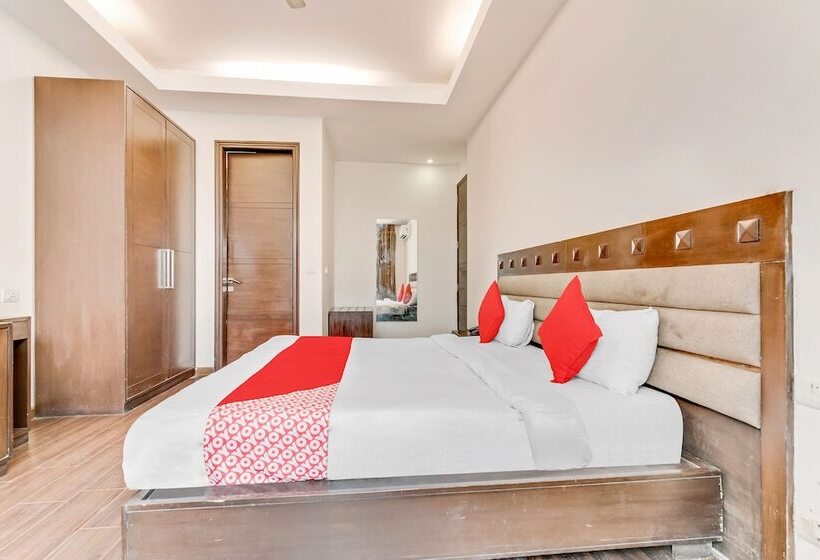 فندق Oyo Flagship 5912 Near Sikanderpur