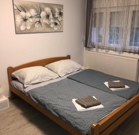 پانسیون Apartmans And Rooms Slavica