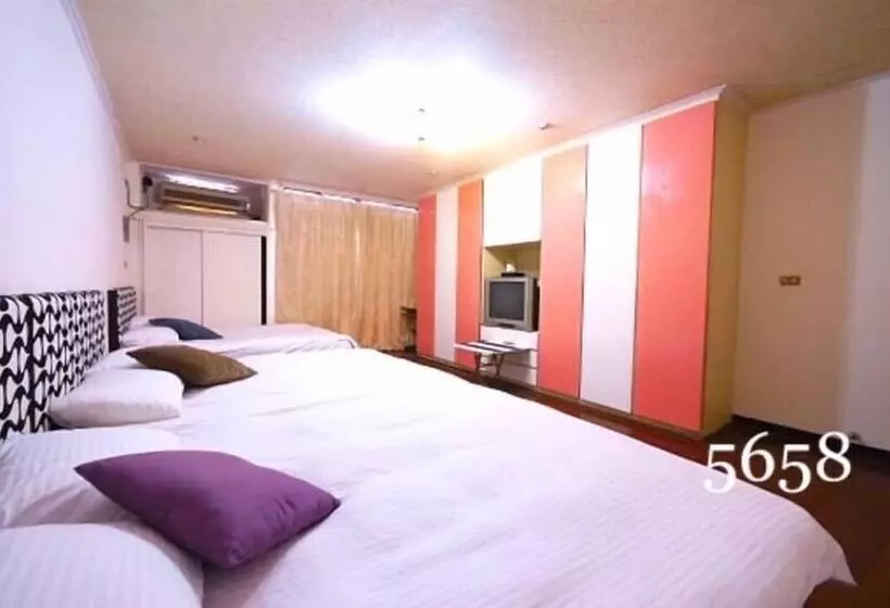 پانسیون Taichung Fengjia Duduhouse