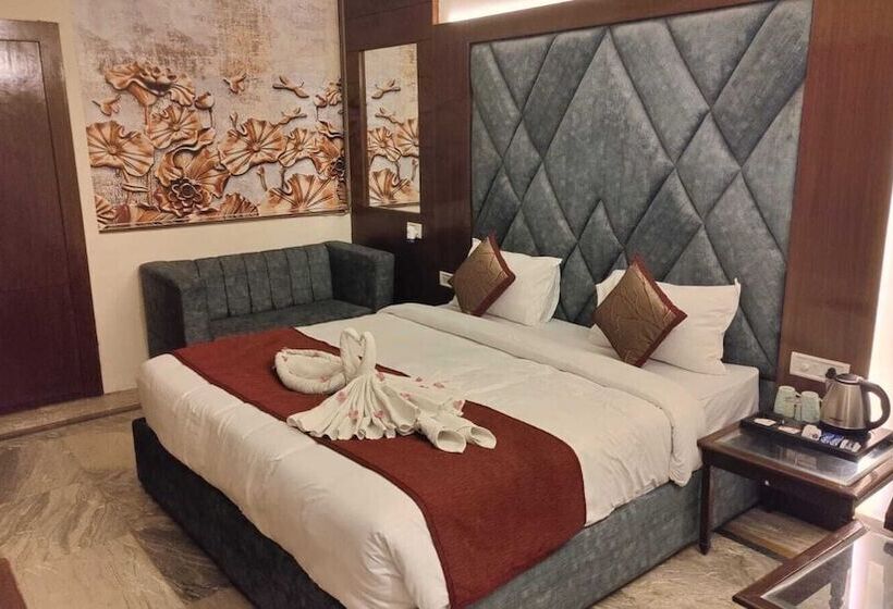 בית מלון כפרי Saket