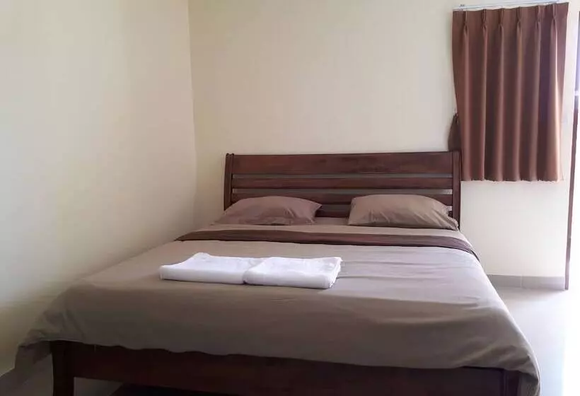 Hotelli Wattana House