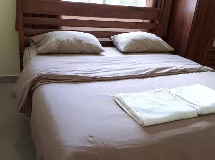 Hotelli Wattana House