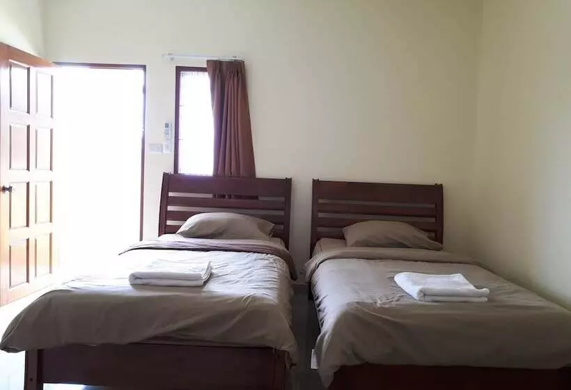 Hotelli Wattana House