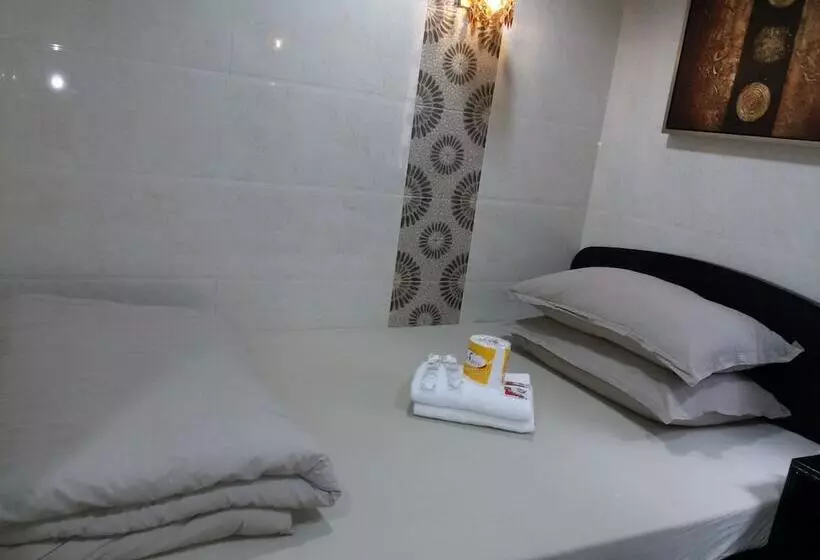 پانسیون Tom's Guest House