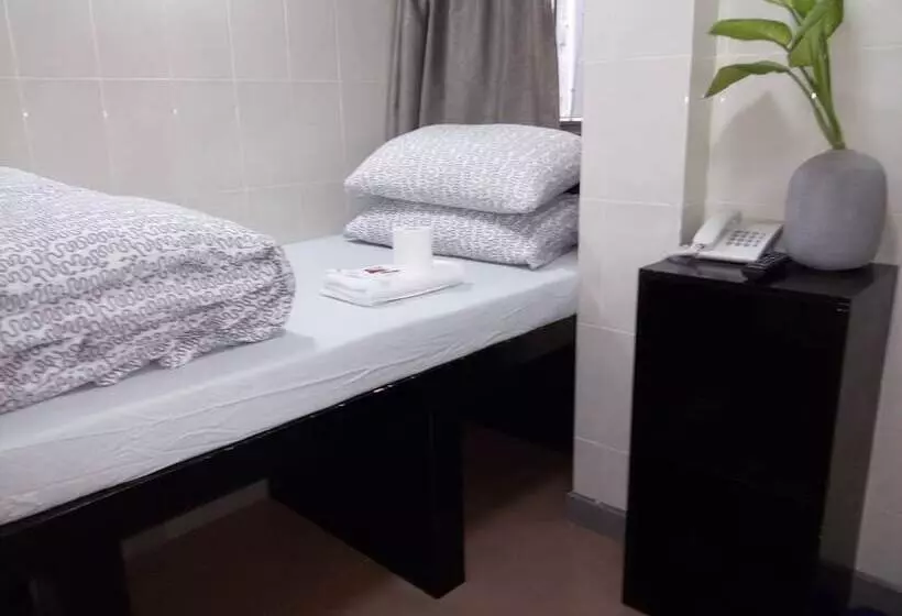 پانسیون Tom's Guest House