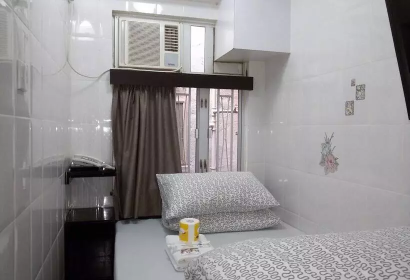 پانسیون Tom's Guest House