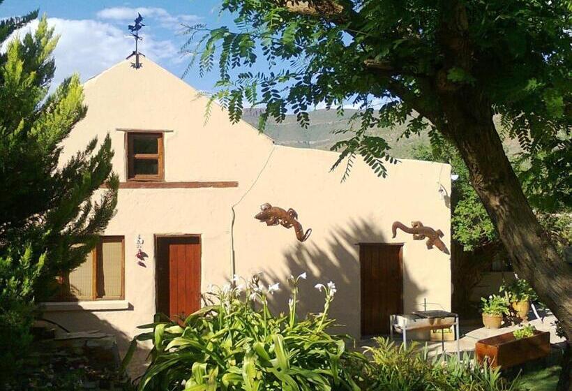 פנסיון Trackers Inn