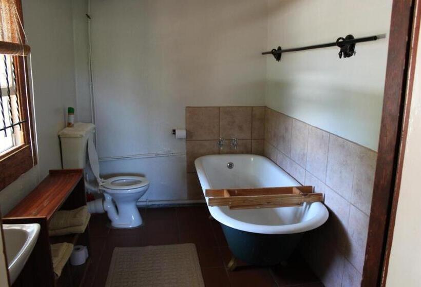 פנסיון Trackers Inn