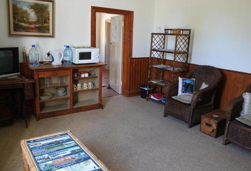 פנסיון Trackers Inn