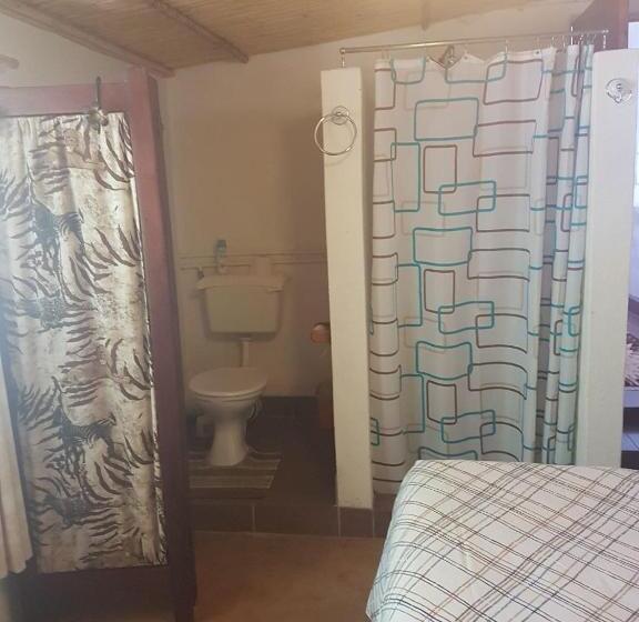 פנסיון Trackers Inn