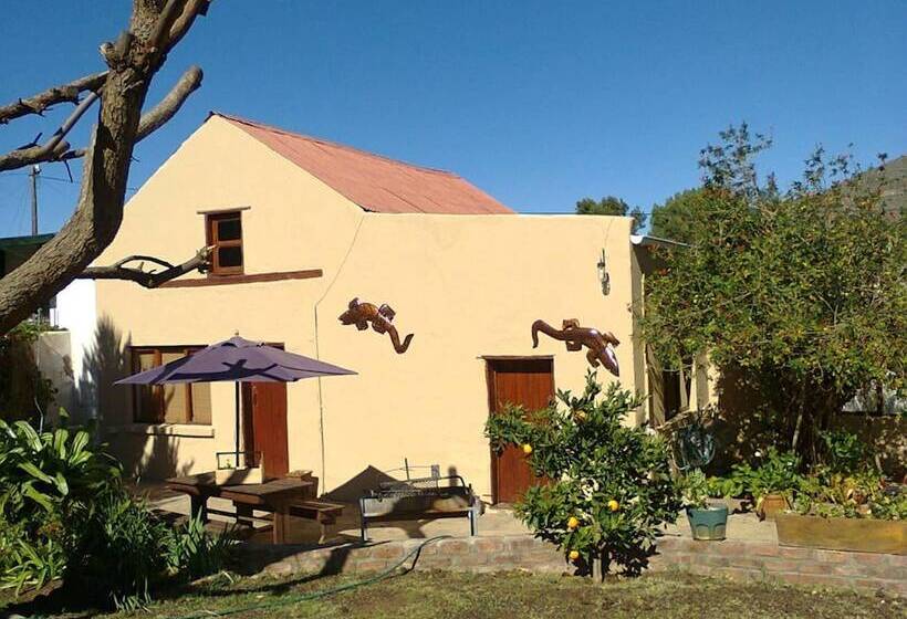 פנסיון Trackers Inn