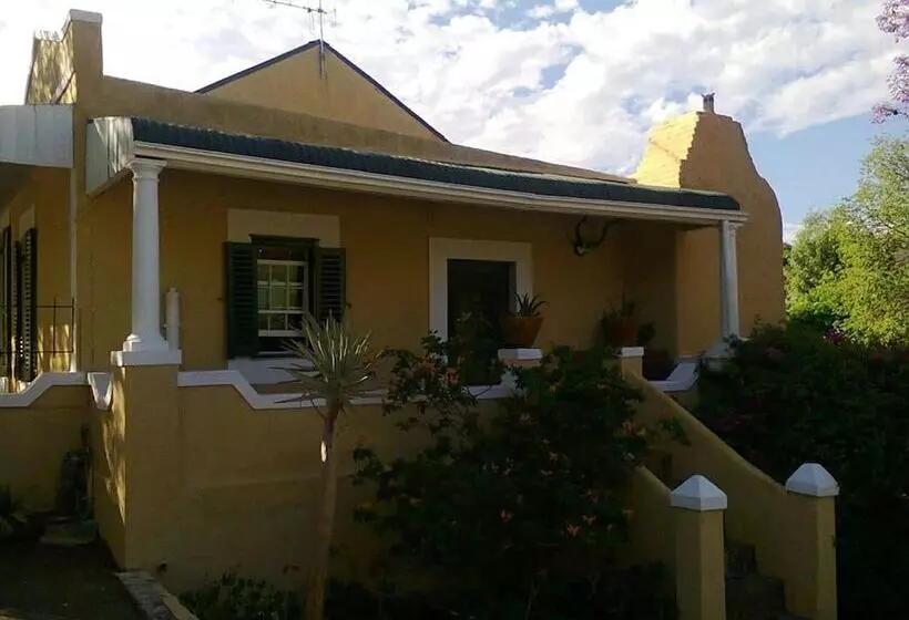 Majatalo Trackers Inn