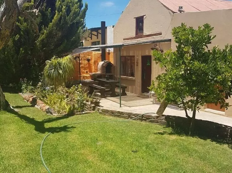 Majatalo Trackers Inn