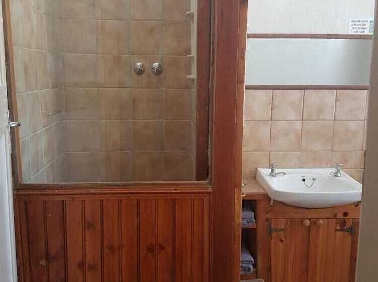 פנסיון Trackers Inn