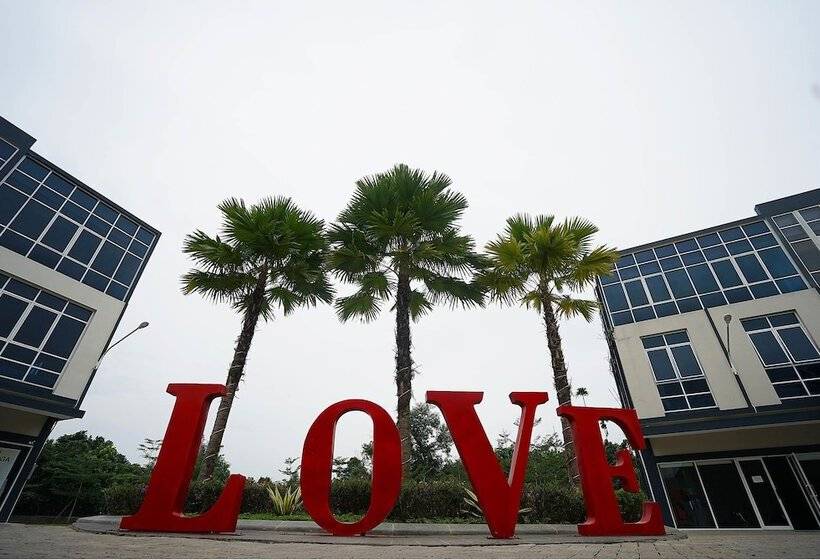 The Lively Hotel Kualanamu Airport Medan