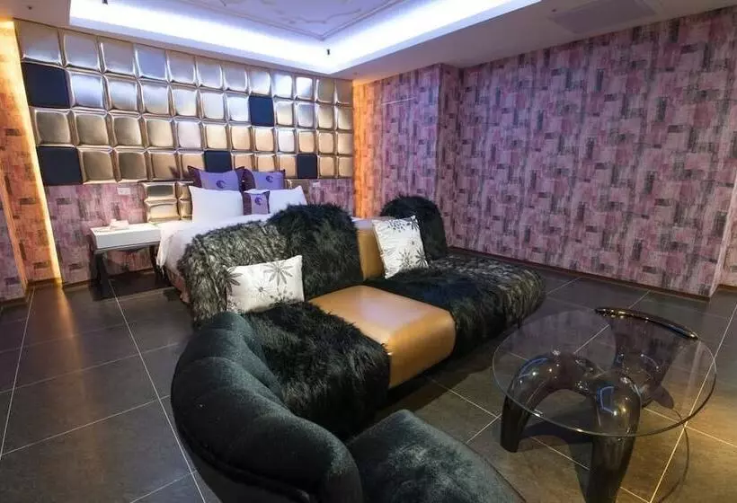 Tingshuai Motel