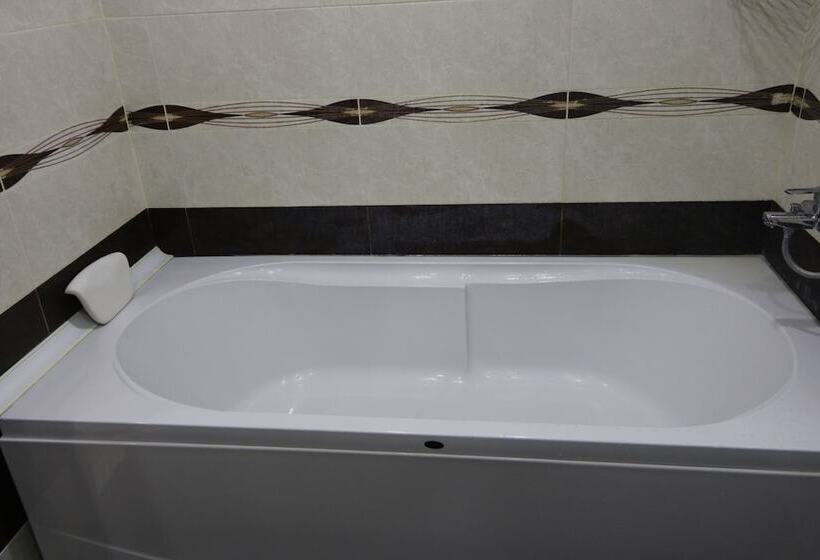 Al Khaleej City Center Apr