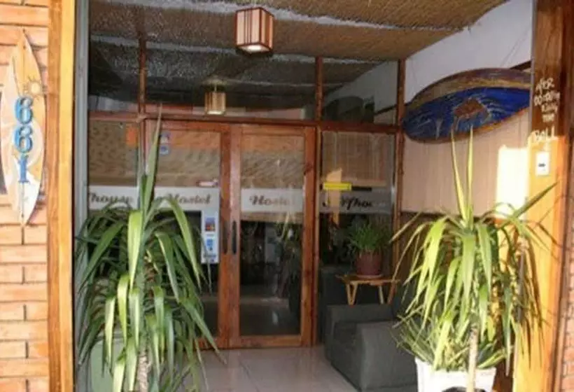 簡易ホテル Arica Surf House
