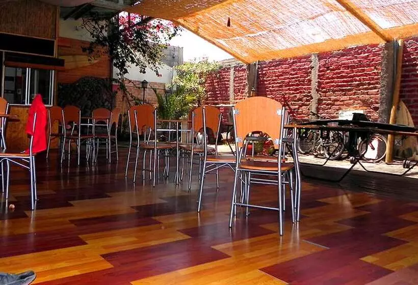 簡易ホテル Arica Surf House